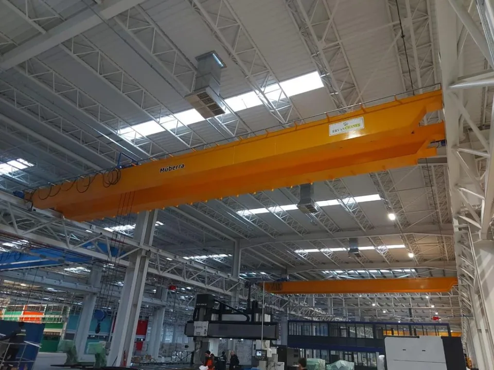 Fabrika içinde çift kiriş köprü vinç